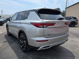 Used 2022 Mitsubishi Outlander SE image 3