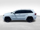 Used 2017 Jeep Grand Cherokee Altitude image 2