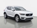 Used 2022 Volvo XC40 T4 Momentum image 3