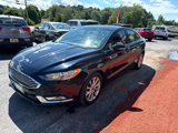 Used 2017 Ford Fusion SE w/ Fusion SE Technology Package image 3