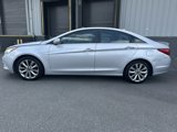 Used 2013 Hyundai Sonata SE w/ Navigation & Sunroof Pkg image 2
