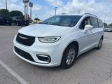 Used 2022 Chrysler Pacifica Touring-L image 3