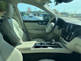 Used 2022 Volvo XC60 B5 Momentum image 2