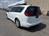 Used 2023 Chrysler Pacifica Touring-L image 6
