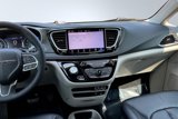 Used 2022 Chrysler Pacifica Touring-L image 6