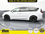 Used 2020 Chrysler Pacifica Touring-L image 4