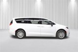New 2025 Chrysler Pacifica Select image 2