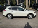 Used 2015 Nissan Rogue SV w/ SV Premium Package image 2