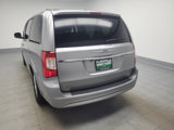 Used 2016 Chrysler Town & Country Touring image 6