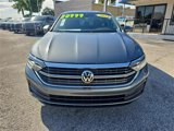 Used 2023 Volkswagen Jetta SE image 2