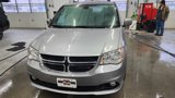 Used 2019 Dodge Grand Caravan SXT image 2