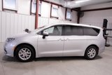 Used 2023 Chrysler Pacifica Touring-L image 2