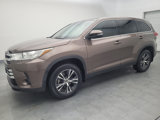 Used 2019 Toyota Highlander LE image 2