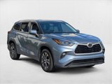 Used 2020 Toyota Highlander XLE image 3