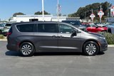 Used 2022 Chrysler Pacifica Touring-L image 3
