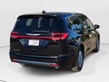 New 2025 Chrysler Pacifica Select image 3