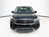 Used 2024 Volkswagen Taos SE w/ Panoramic Sunroof Package image 5