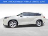 Used 2021 Toyota Highlander LE image 3