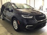 Used 2022 Chrysler Pacifica Touring-L image 5