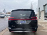 Used 2022 Chrysler Pacifica Touring-L image 5