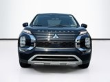 Used 2022 Mitsubishi Outlander SE image 2