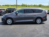 Used 2018 Chrysler Pacifica Touring-L image 2