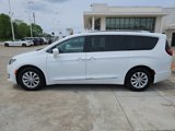 Used 2019 Chrysler Pacifica Touring-L image 2