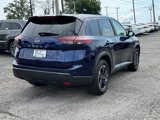 Used 2024 Nissan Rogue SV image 3