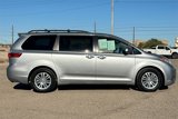 Used 2017 Toyota Sienna XLE image 3