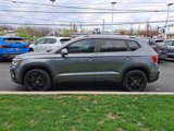 Certified 2022 Volkswagen Taos SEL w/ Panoramic Sunroof Package image 4