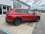 Used 2022 Volkswagen Tiguan SE w/ Panoramic Sunroof Package image 5