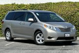 Used 2017 Toyota Sienna LE image 2