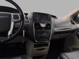 Used 2015 Chrysler Town & Country Touring image 4