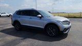 Used 2023 Volkswagen Tiguan SE image 2