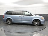 Used 2013 Chrysler Town & Country Touring-L w/ Driver Convenience Group image 5