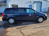 Used 2017 Dodge Grand Caravan SE image 3