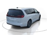 Used 2024 Chrysler Pacifica Select image 3