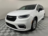 Used 2025 Chrysler Pacifica Select image 3