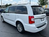 Used 2015 Chrysler Town & Country Touring-L w/ Driver Convenience Group image 4