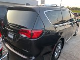 Used 2017 Chrysler Pacifica Limited image 3