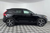 Used 2022 Volvo XC40 T5 R-Design image 3