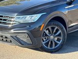 Used 2023 Volkswagen Tiguan SE image 3