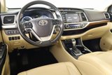 Used 2017 Toyota Highlander FWD V6 image 2