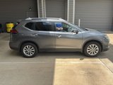 Used 2020 Nissan Rogue SV image 4