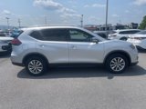 Used 2018 Nissan Rogue SV image 2