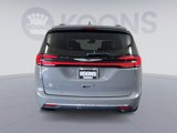 Used 2021 Chrysler Pacifica Touring-L image 5
