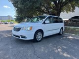 Used 2014 Chrysler Town & Country Touring image 3