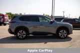 Used 2022 Nissan Rogue SV image 2