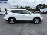 Used 2017 Nissan Rogue SV image 4