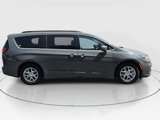 Used 2022 Chrysler Pacifica Touring-L image 4